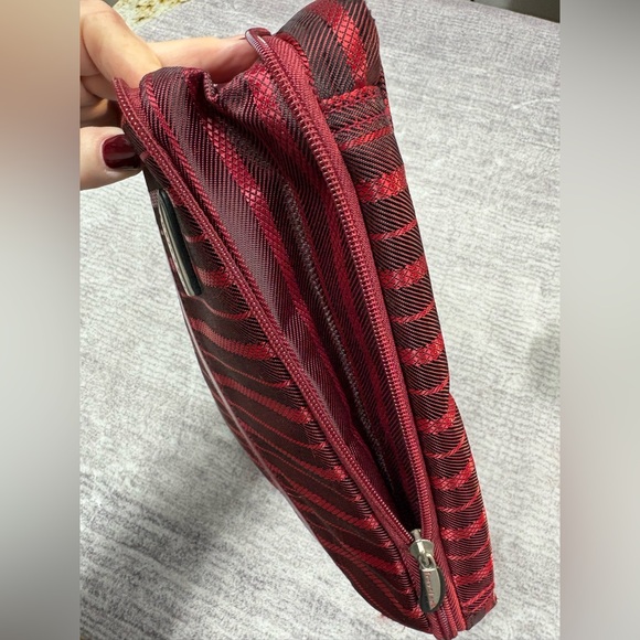 Travelon Crossbody Bag Red Striped Nylon Adjustable Strap Retro Y2K Expandable - Picture 8 of 12